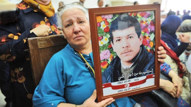 عذَّبوهم وتسببوا في قتل العشرات منهم طيلة 60 عاماً، والآن يمنعونهم من أخذ “حقوقهم”.. هكذا يُعرقل رموز النظام السابق بتونس محاسبة «الديكتاتورية»