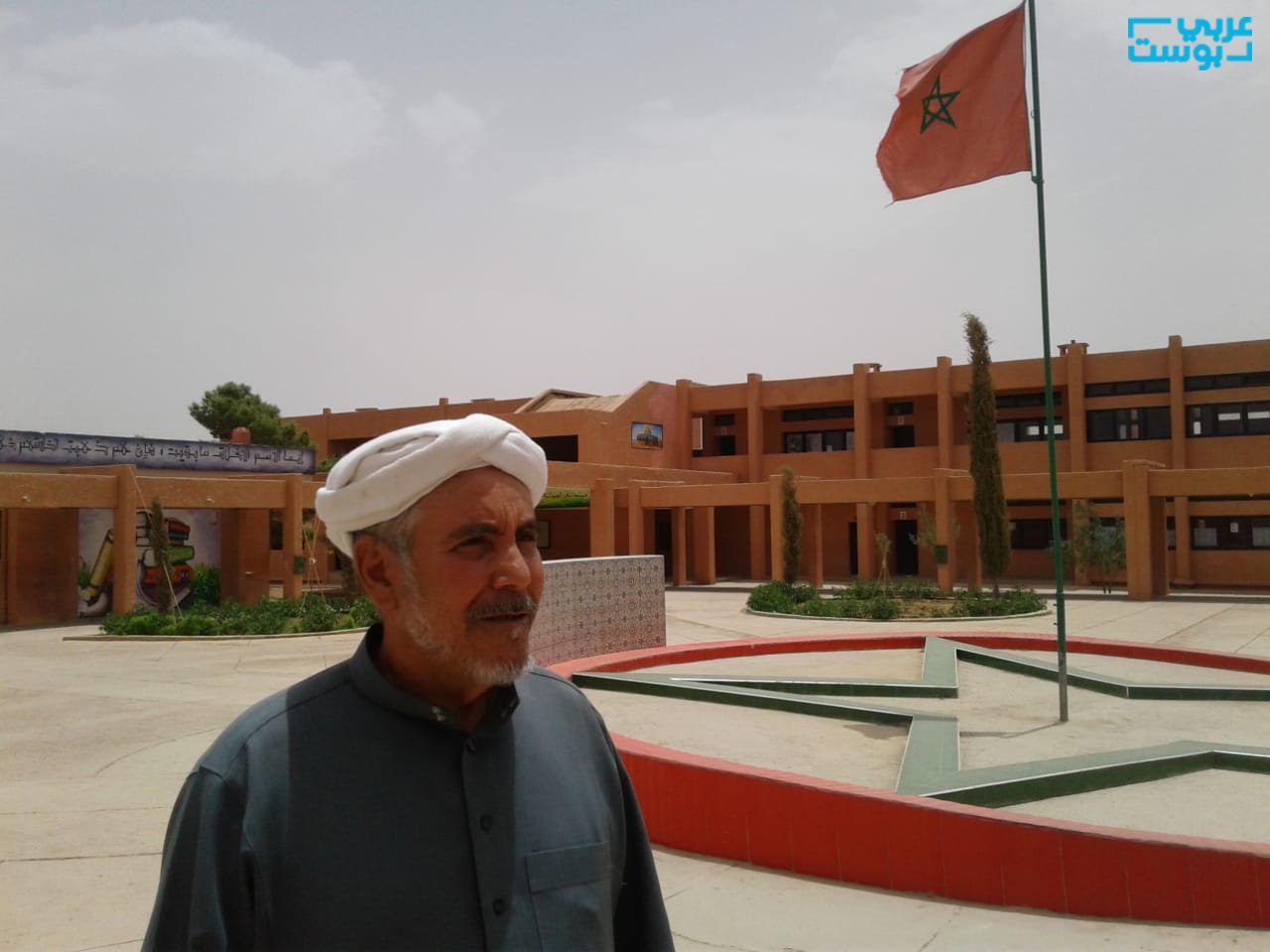 بلكنته الأمازيغية يقول 