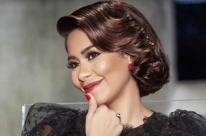 حاول المذيع الإيقاع بينهما.. شيرين تفاجئ سوسن بدر في البرنامج وتكشف عن مفاجأة لمحبيها (فيديو)