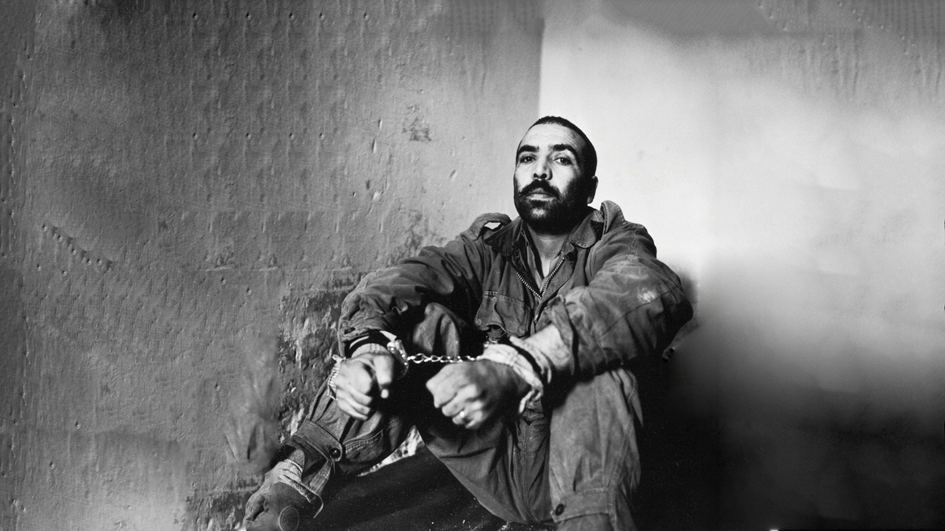 بطل الجزائر القومي تجاهلت الدولة وفاته.. وسكان ولايته يردُّون بالتظاهر والتهديد بمقاطعة الانتخابات المقبلة