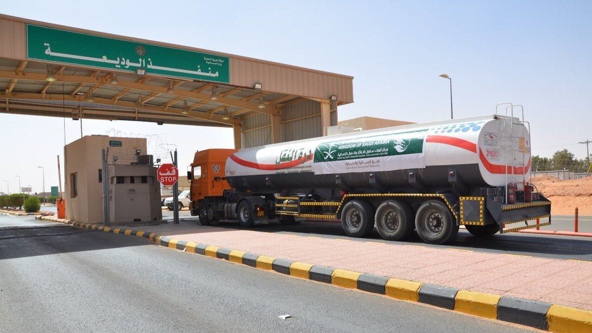 بسبب غيابه عن العمل.. شرطي سعودي يقتل اثنين من زملائه، قبل أن يلاقي حتفه