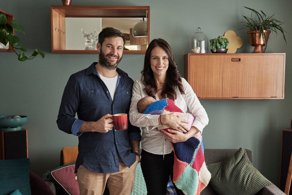 رئيسة الوزراء النيوزيلندية تعود للعمل بعد 6 أسابيع من الولادة