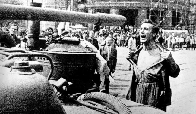 دروس عن الحرية والمواجهة بعد 50 عاماً على انقضاء ربيع براغ الذي حاول تحديث الاشتراكية بقليل من «الإنسانية»