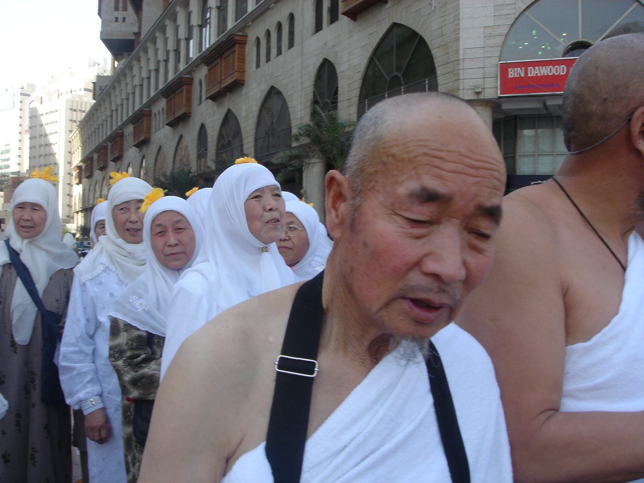 حبال إلكترونية حول رقابهم، ومتابعة دقيقة لتحركاتهم بمناسك الحج.. الصين تنتهج أساليب مُحكَمة لمراقبة مسلميها