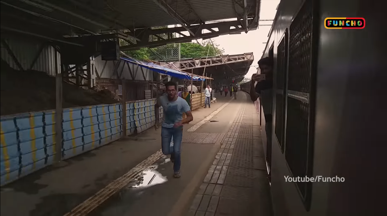 كيكي بجوار القطار