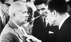 تركت صور الزيارة، لا سيما هذه الصورة، انطباعاً ممتازاً عن نيكسون في الولايات المتحدة؛ لأن الناخبين رأوه زعيماً قوياً لا يرهبه الأعداء، وساعد ذلك الجمهوريين في ترشيحه للرئاسة فيما بعد..