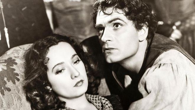 طفلٌ منبوذٌ عانى من إهانات واحتاج لعاطفة امرأة تُضفي السكينة على روحه القلقة.. “أروع قصة حب” لا تزال مثيرة للجدل