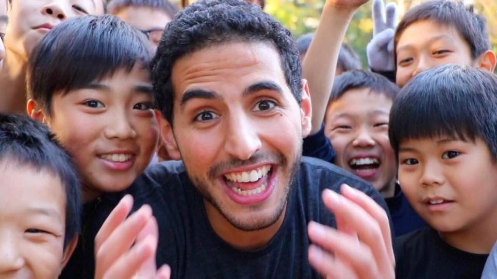 ليس كل العرب إرهابيين ولا كل اليهود أشراراً.. ما الذي يروّج له الشاب نصير ياسين عبر صفحته «ناس ديلي»؟