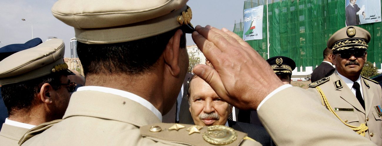 قضية اعتقال الجنرالات الخمسة بتهمة الفساد تعكر صفو الولاية الخامسة لبوتفليقادة الجيش في الجزائر القيادة الأمنية في الجزائر