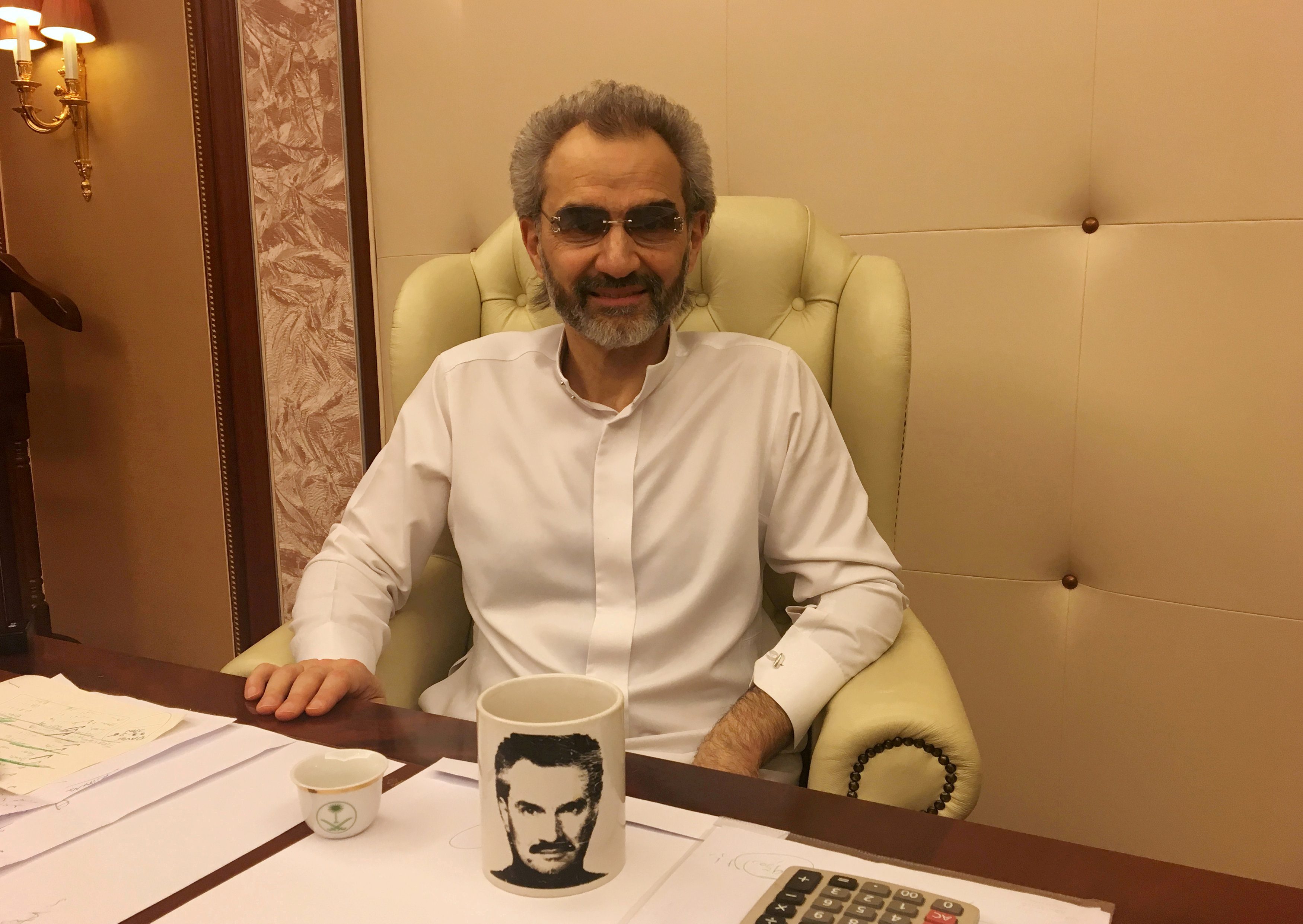 الملياردير السعودي الوليد بن طلال كان أشهر معتقلي فندق الريتز كارلتون