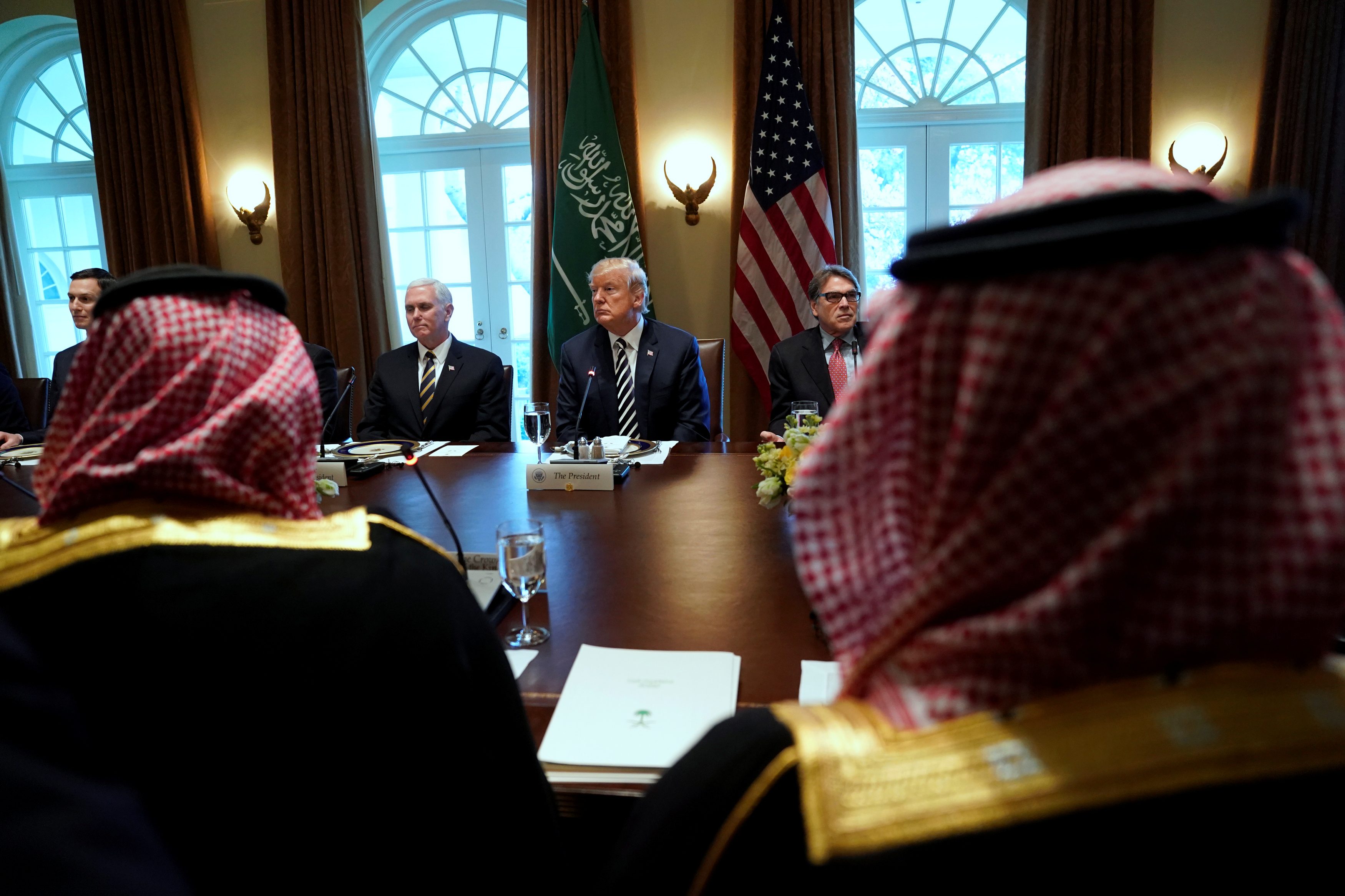 استطاعت السعودية مع ولي العهد محمد بن سلمان، بناء علاقات قوية مع الولايات المتحدة، قائمة على دعم ترمب مقابل غض الطرف عن انتهاكات حقوق الإنسان