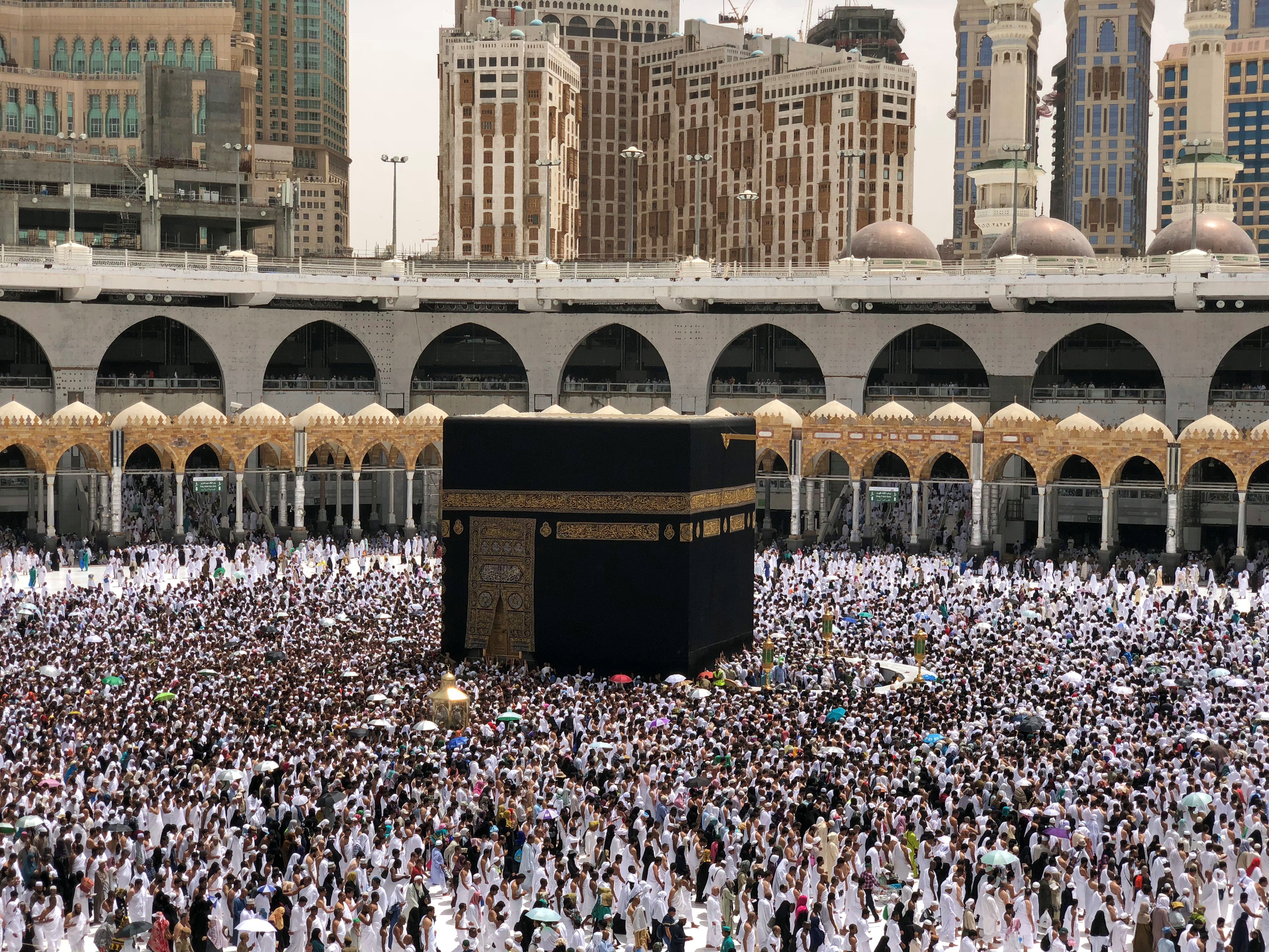 مليونا حاج يصلون إلى السعودية التي تُسخر التكنولوجيا لتسهيل تحركاتهم
