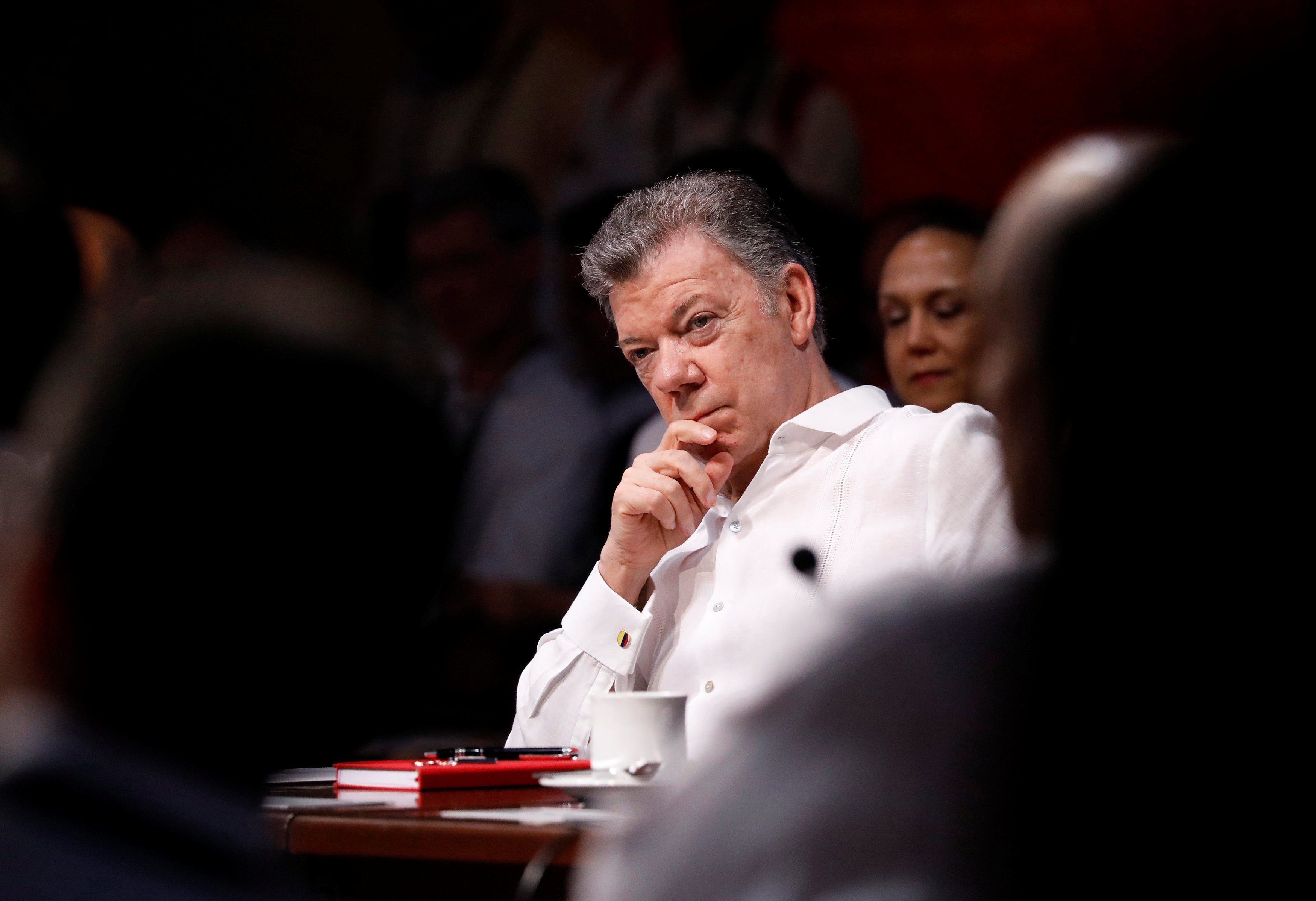 وقَّع القرار وأخفاه ثم انتظر تسلُّم الرئيس الجديد.. هكذا فاجأ الرئيس السابق لكولومبيا الجميع باعتراف بلاده بدولة فلسطين