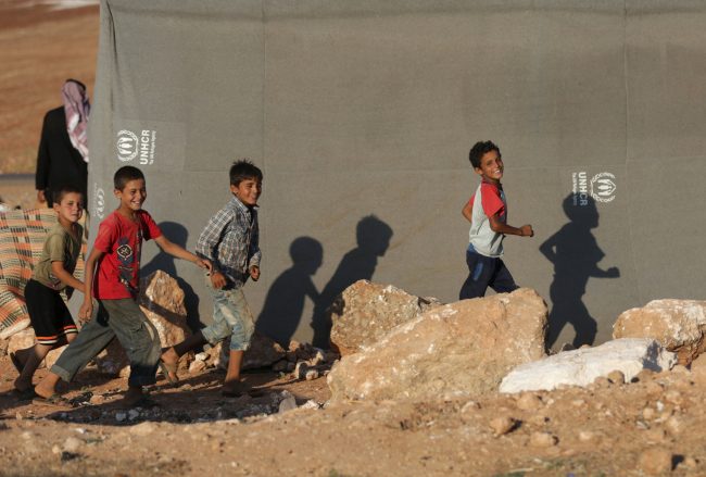 تقنية تُنذر السوريين ليهربوا قبل وقوع الغارات.. وهكذا يعلمون إذا كانت الطائرة تابعة للروس أم للأسد