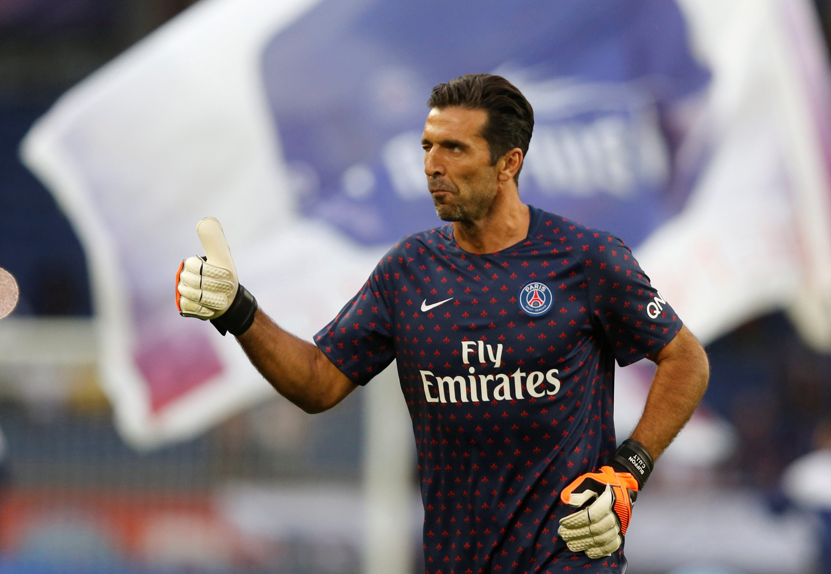 «أسطورة عابرة للأجيال».. بوفون جنباً إلى جنب مع أبناء زملائه القدامى