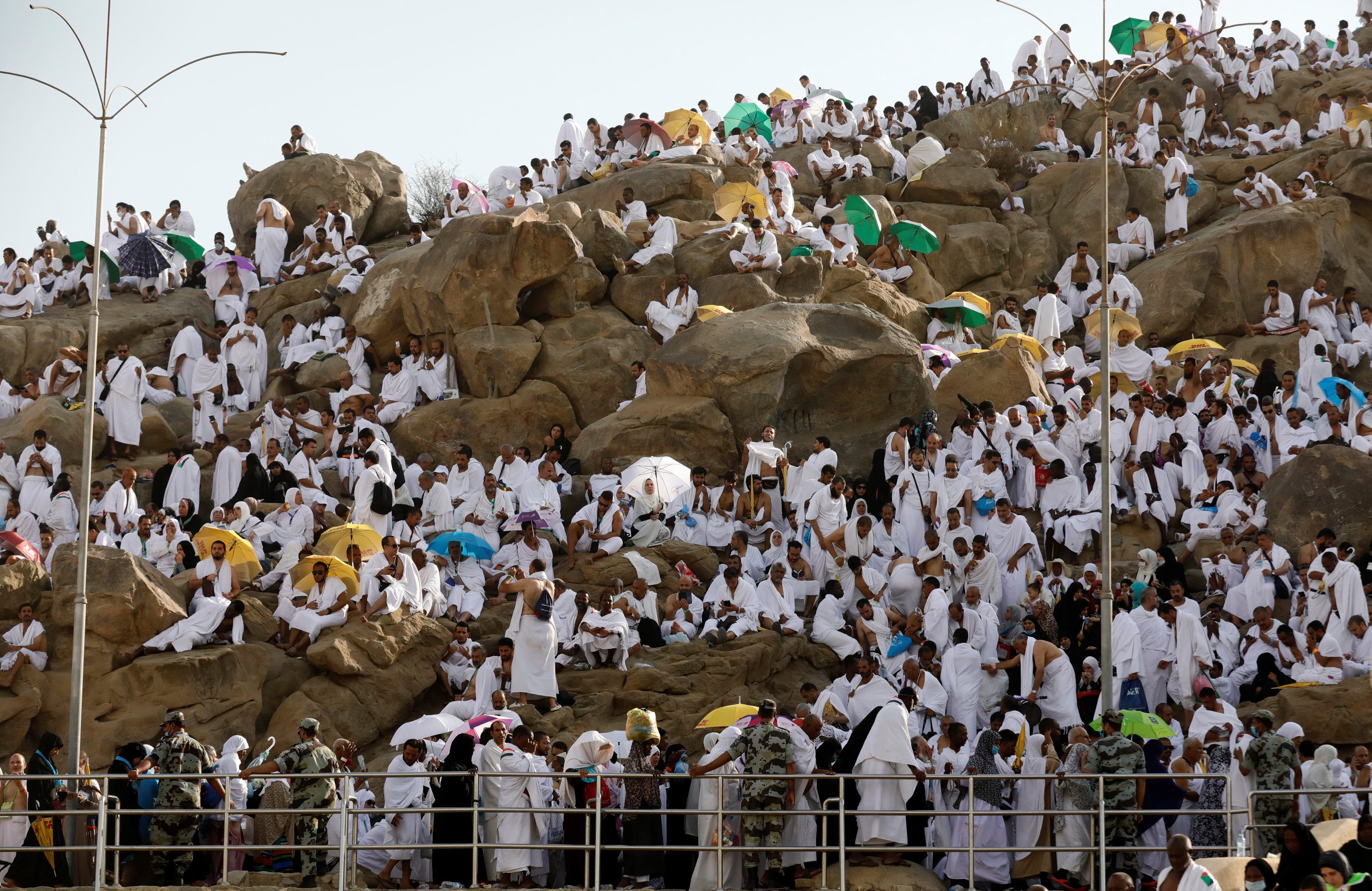 حجاج على جبل عرفات