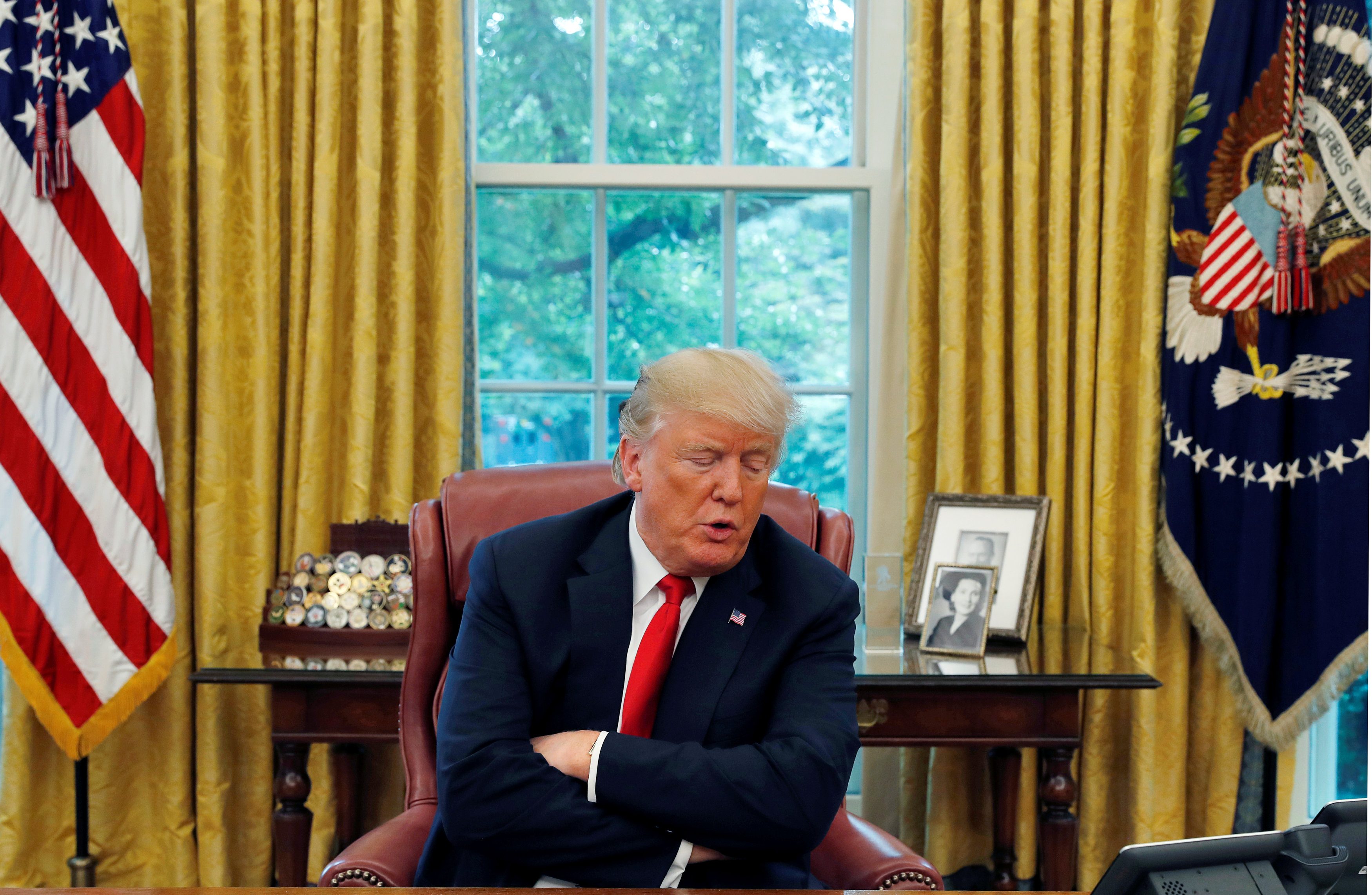 هذه المرة تبدو قاسية على ترمب.. الرئيس الأميركي يعيش أسوأ أيامه في البيت الأبيض بعد اعتراف رسمي لمحاميه الشخصي أمام القضاء