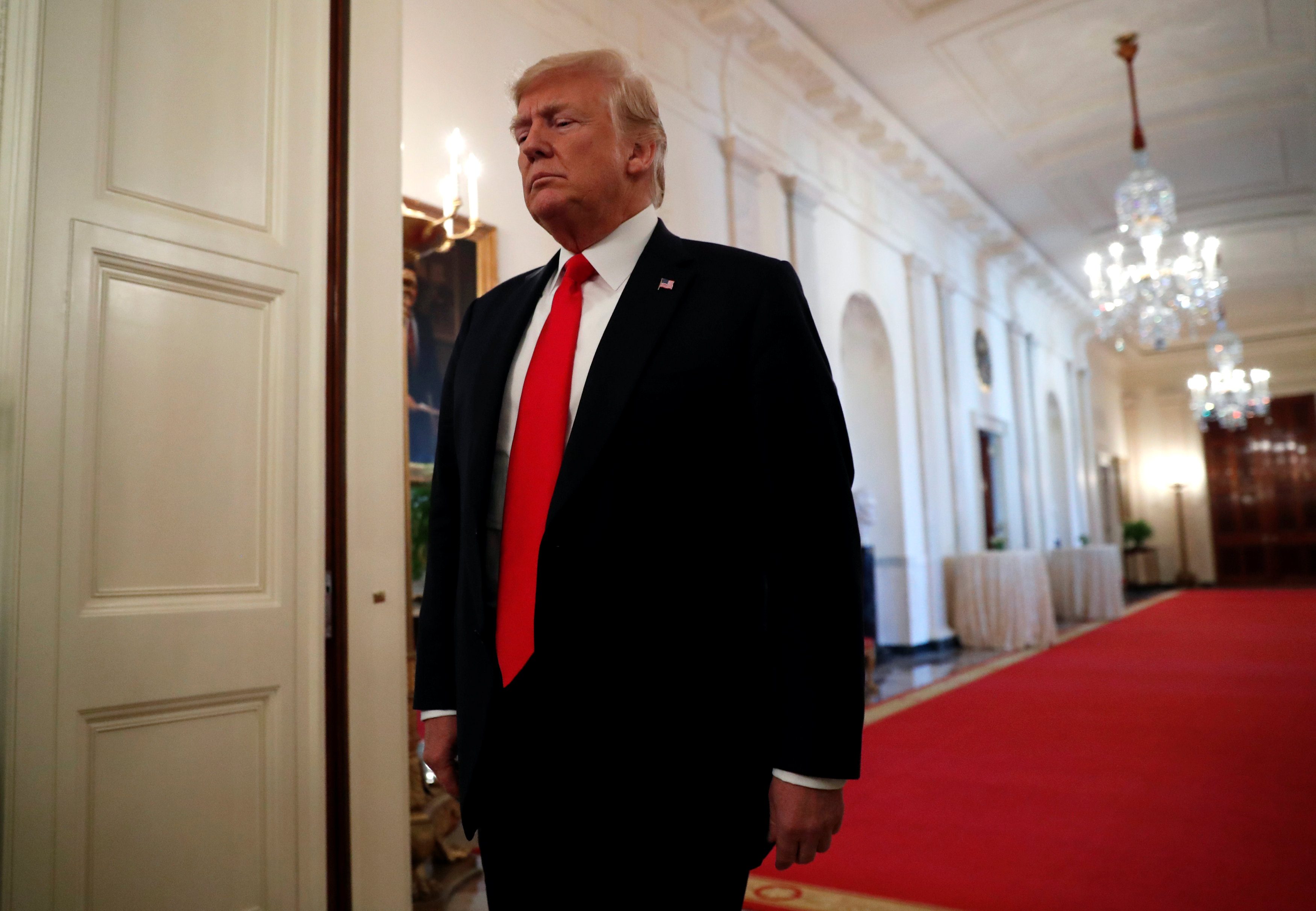 أسواق المال ستنهار والجميع سيصبحون فقراء.. ترمب ملوِّحاً بما سيحدث إذا تم عزله من رئاسة أميركا