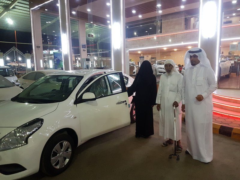 سلمى البركاتي تستلم سيارتها الجديدة