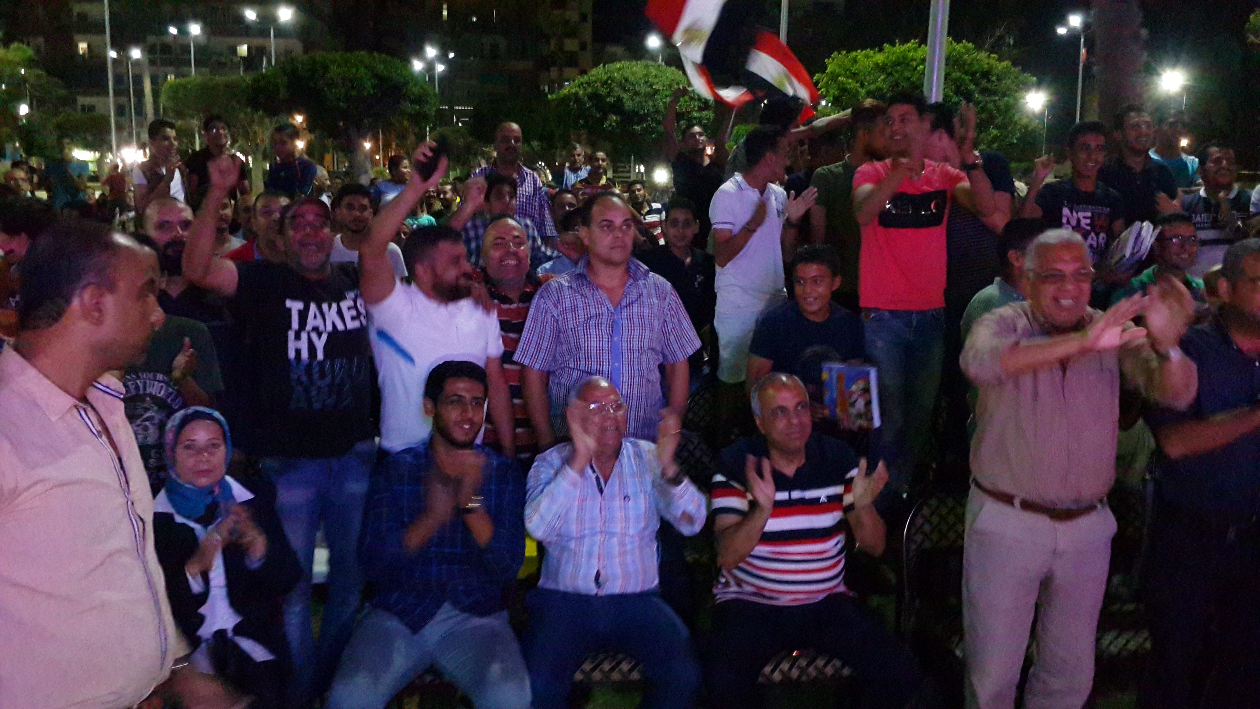 لقطات خارجة أثناء مشاهدة إحدى مباريات الدوري المصري.. وهذا رد فعل رواد النادي الرياضي