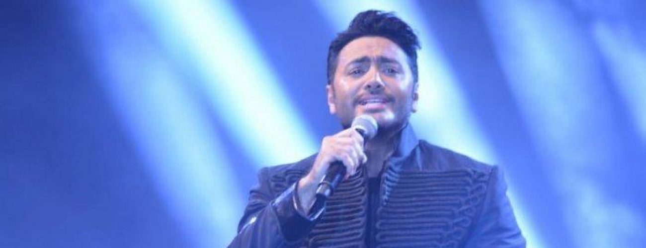 تامر حسني يؤدي مناسك العمرة بعد حفل غنائي في السعودية