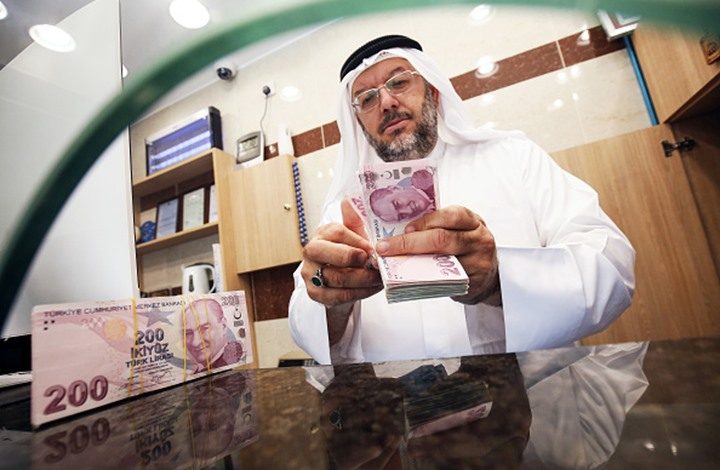 كويتيون ووافدون يدعمون تركيا بشراء عملتها.. والطائرات تذهب من الكويت ممتلئة بالسائحين  