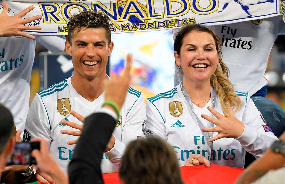 شقيقة رونالدو تسخر من تتويج مودريتش بالأفضل أوروبياً.. ووكيل أعماله يرى تتويج الكرواتي «سخيفاً»