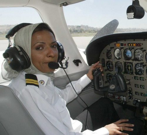 5 سعوديات يحصلن على رخصة قيادة طائرات نقل المسافرين