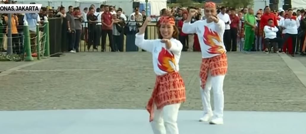 رئيس دولة يشارك 120 ألف سجين رقصة البوكو بوكو.. والجميع يأمل بتسجيل رقم قياسي (فيديو)