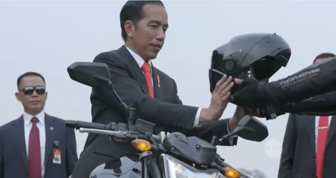 رئيس اندونيسيا دراجة