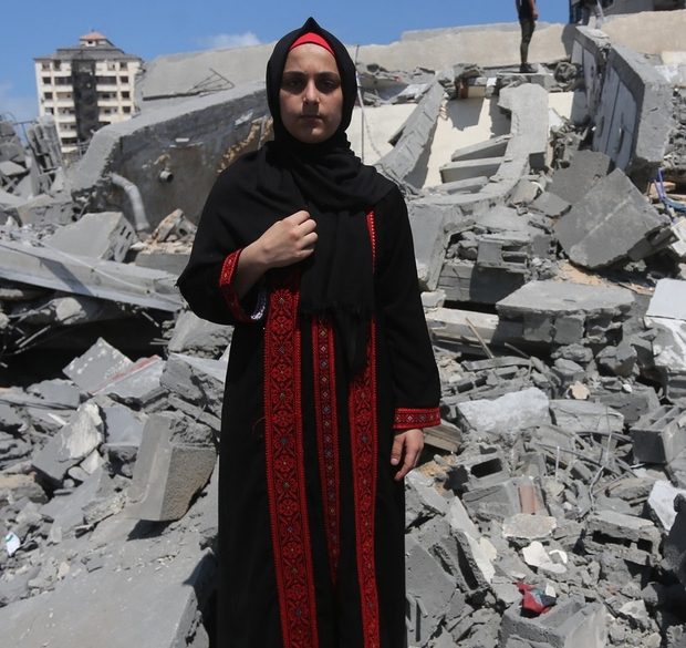 مها بسيسو، مغنية فلسطينية في الخامسة عشرة من عمرها، كانت من رواد مركز المسحال