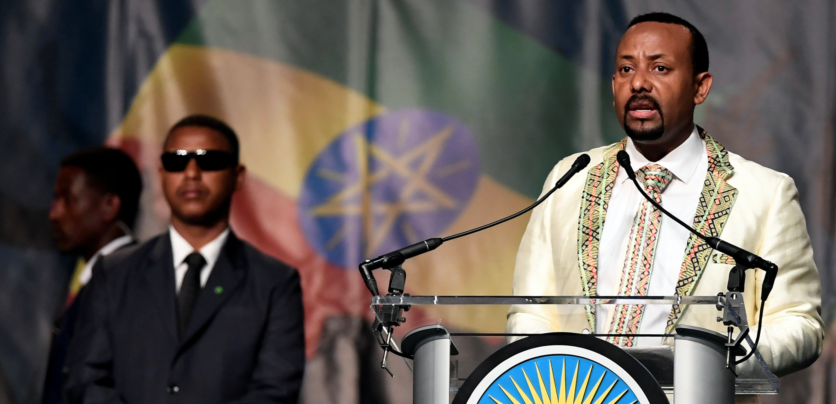 رئيس الوزراء آبي أحمد.. حَمَل السلاح ضد الدولة، والآن يدير إثيوبيا وملفاتها المعقدة مع الخليج ومصر