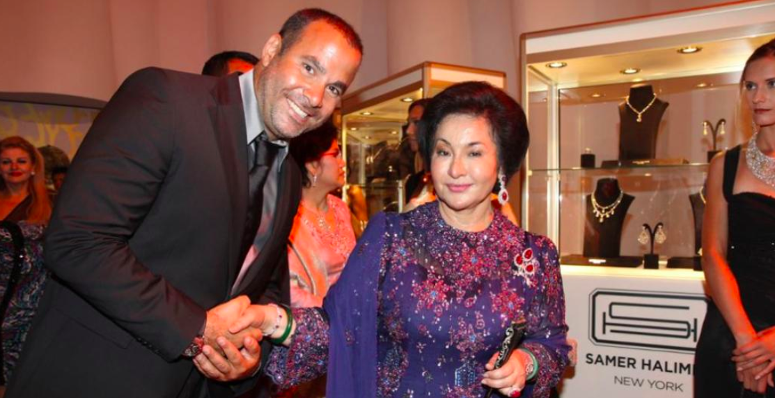 إذاً هكذا أقنعت زوجة رئيس ماليزيا التاجر اللبناني اقتناء مجوهرات بملايين الدولارات دون دفع ثمنها.. فعلاً إنه في ورطة كبيرة!