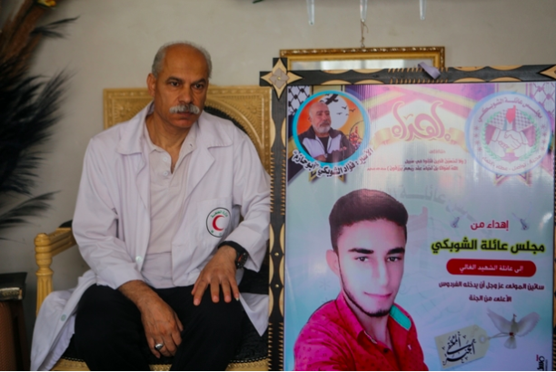 أخبره أحدهم أنَّ ابنه العزيز قُتل على يد جنود الاحتلال الإسرائيلي
