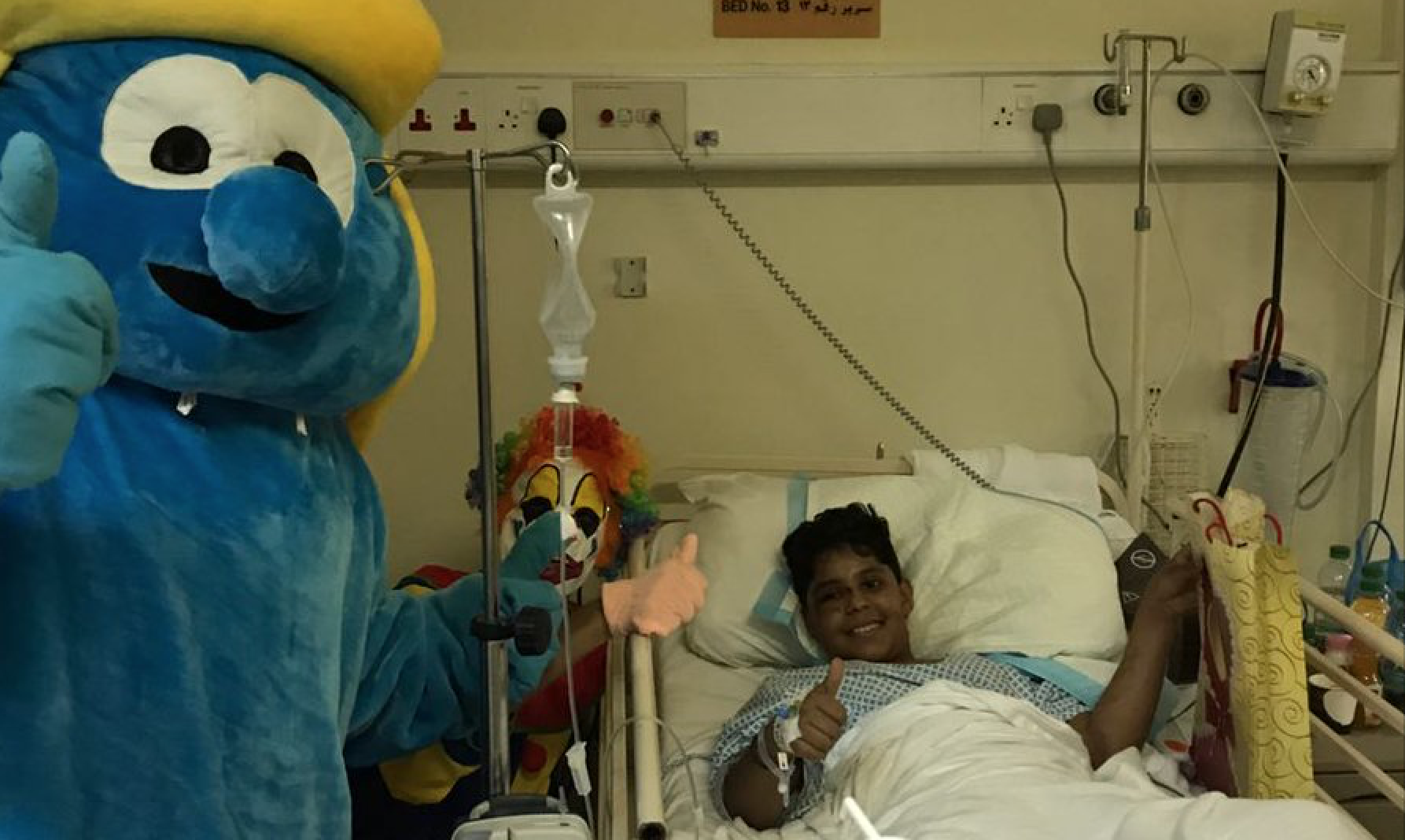 بعد نجاته من حادث توفيت فيه والدته .. حملة لمواساة طفل سعودي منوَّم بمستشفى عُماني