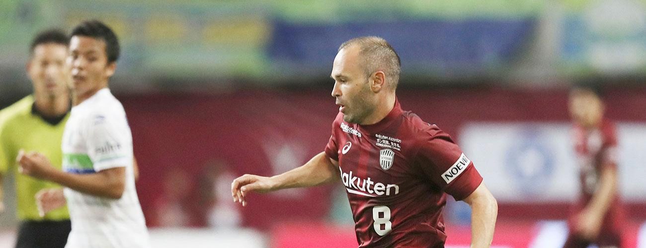 إنييستا إلى نادي الإمارات بعد رحيله عن الدوري الياباني (رويترز)