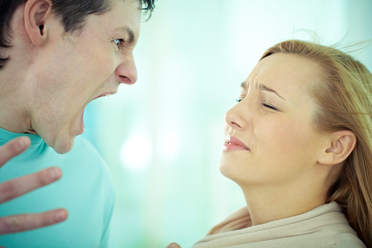 هل تتعرضين للإهانة اللفظية أو البدنية من الزوج.. ١٠ أشياء يجب أن تفعليها فوراً