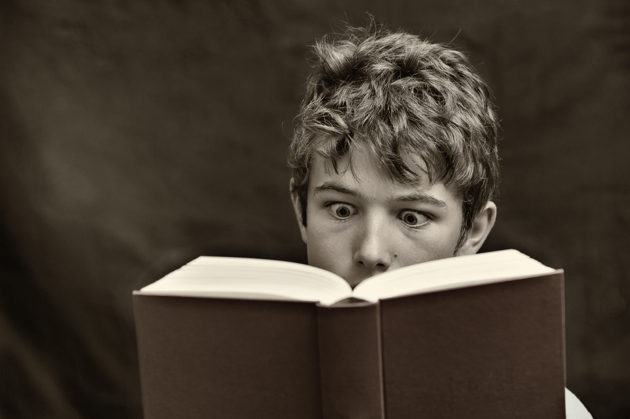 سافرت إلى دولة أخرى للحصول عليها ومررت بها بصعوبة  من إسرائيل.. لماذا يجب أن تقرأ رواية «الأمير حمزة البهلوان»