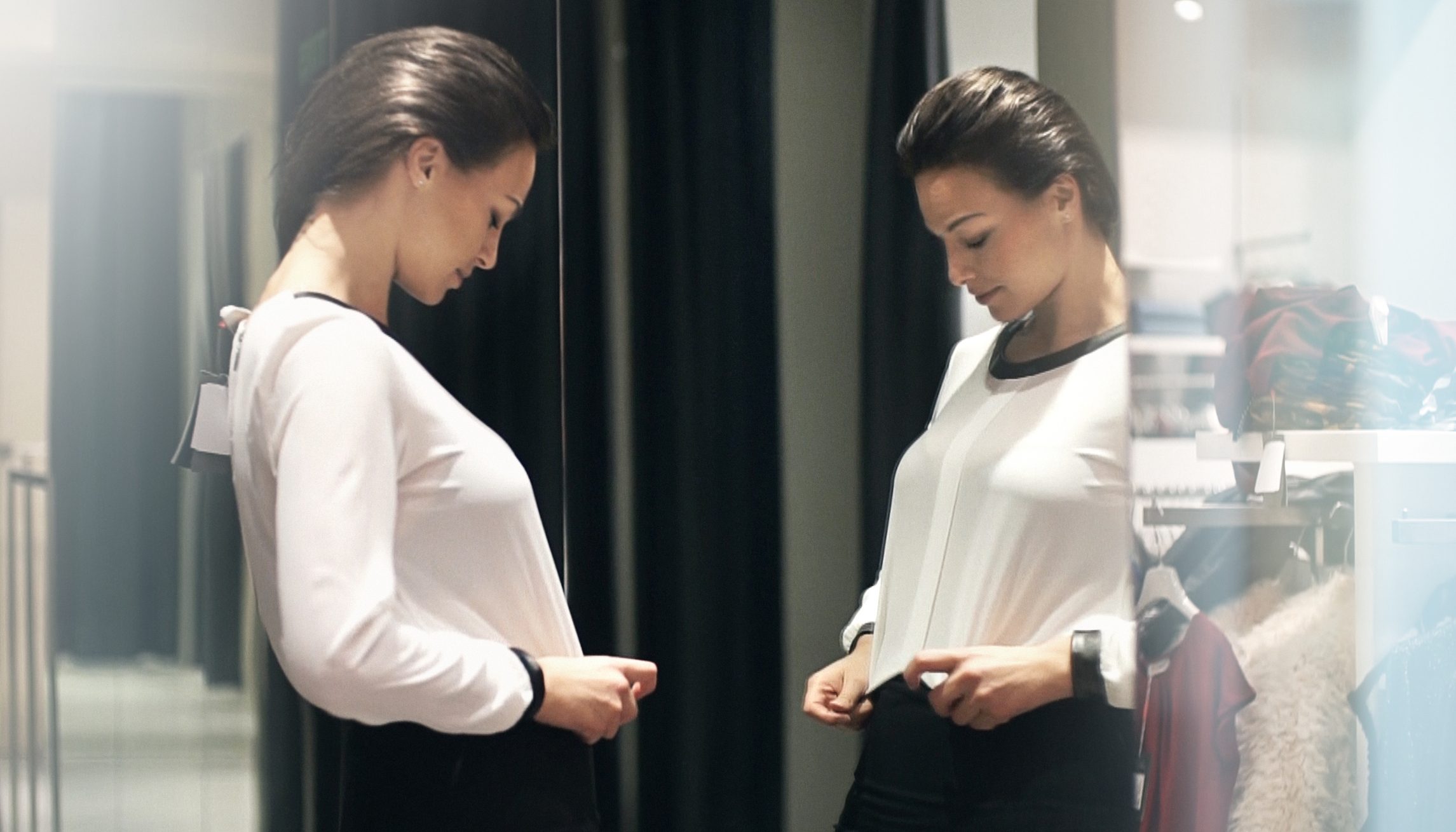 القميص الأبيض المرأة