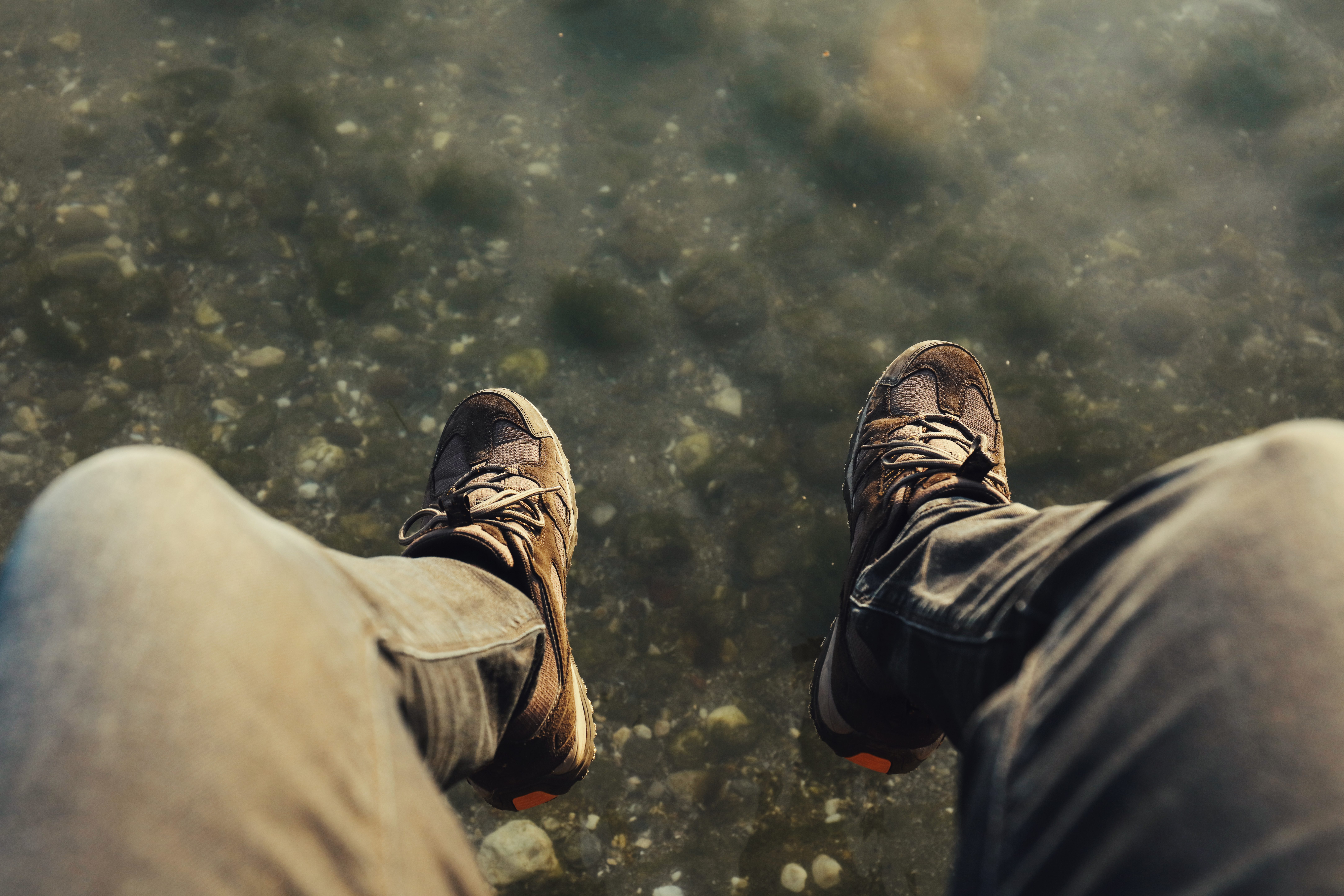 معجزة: تشبُّث بأسلاكٍ مرتفعة لساعات، لينجو من انهيار جسر جنوى.. طفلته منحته القوة والصمود!