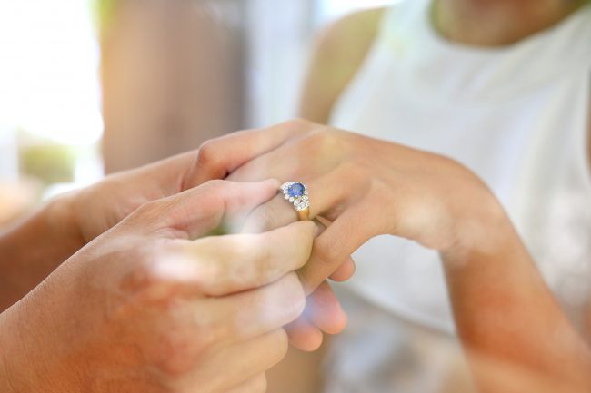 وفري المال عزيزتي.. إليك 7 خيارات غير تقليدية لخواتم الخطوبة غير الألماس