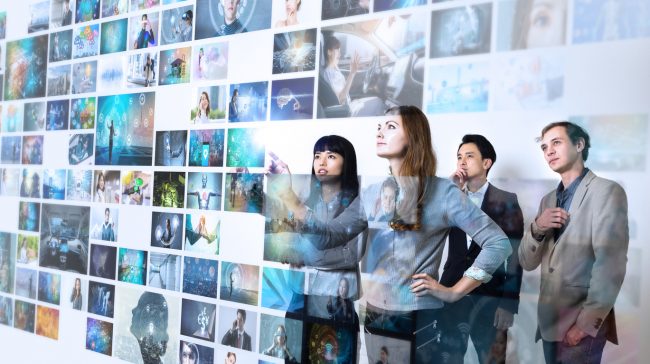 ماذا تعرف عن الجيل الجديد المسمى ” Z” الذي أربك الجامعات؟.. يزدرون الـemail والسيارات.. وهذا موقفهم من الجنس والعنف