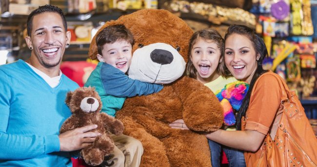 كيف تثني على طفلك دون أن تصيبه بالغرور أو الفشل؟ المديح كالحبل المشدود