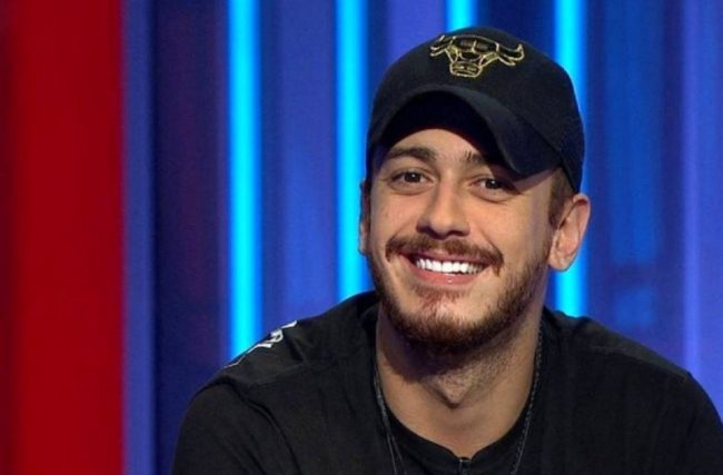 هل منعت المحكمة الفرنسية المغني سعد لمجرد من السفر إلى المغرب لقضاء عطلة العيد؟