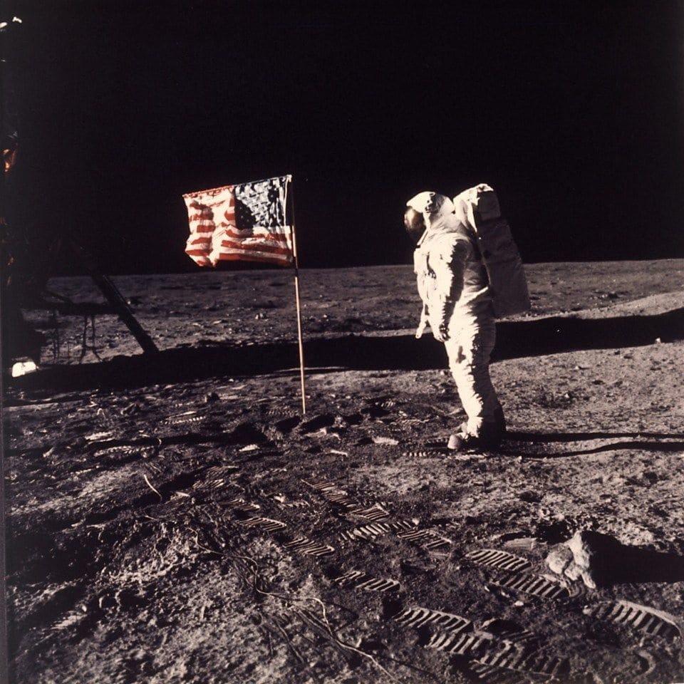 في 1969، كانت أعين 600 مليون تتفرج على خطوات الإنسان على سطح القمر