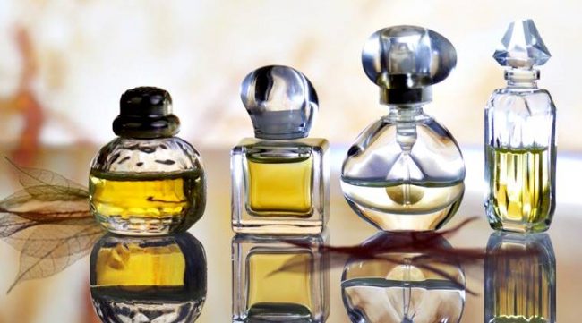 هناك فرق كبير بين العطر والكولونيا التي نشتريها.. وسر اختيارك يكمن فيما تريده من تأثير!