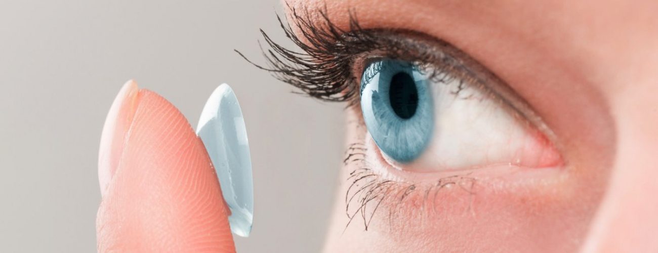 عدسات لاصقة حالات غريبة بريطانية