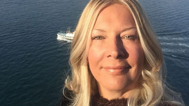 سائحة في البحر 10 ساعات