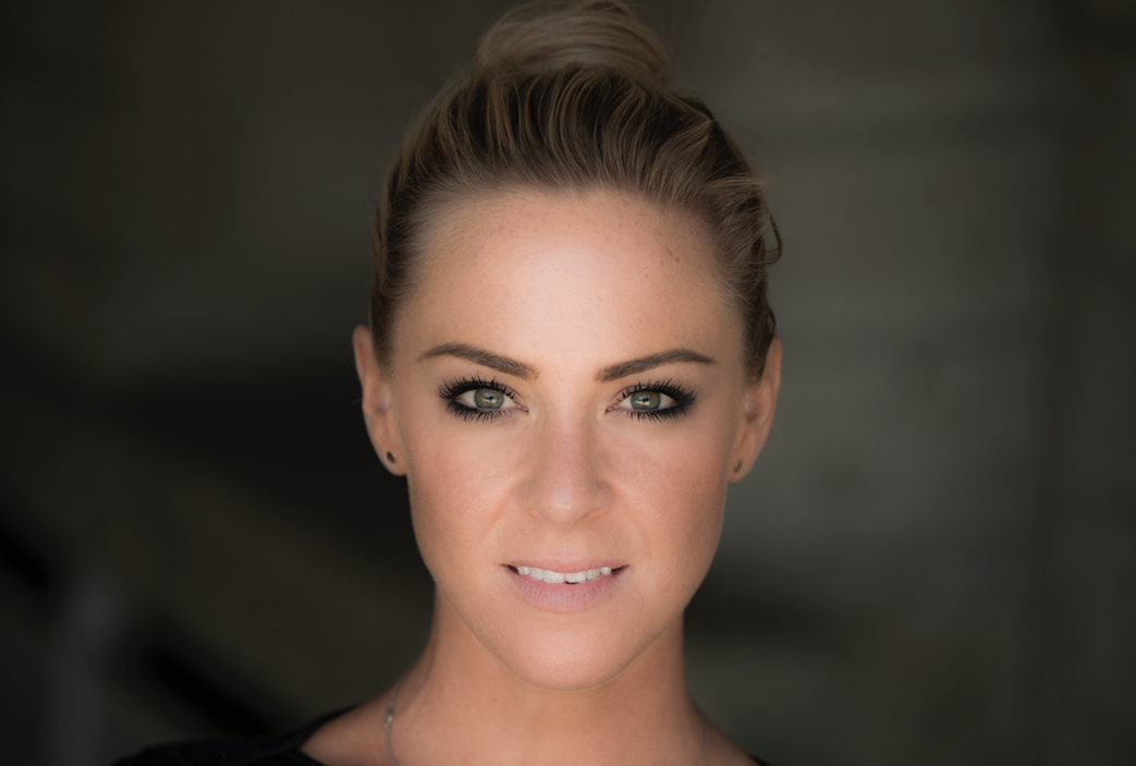 تطويل رموش ماسكارا جوجي إيسديل