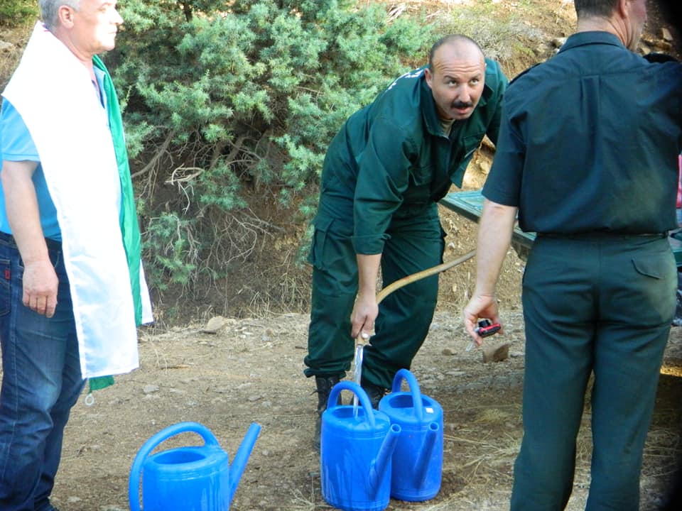 نفوق رؤوس أغنام وأبقار وحتى الجمال، فضلاً عن هلاك الطيور